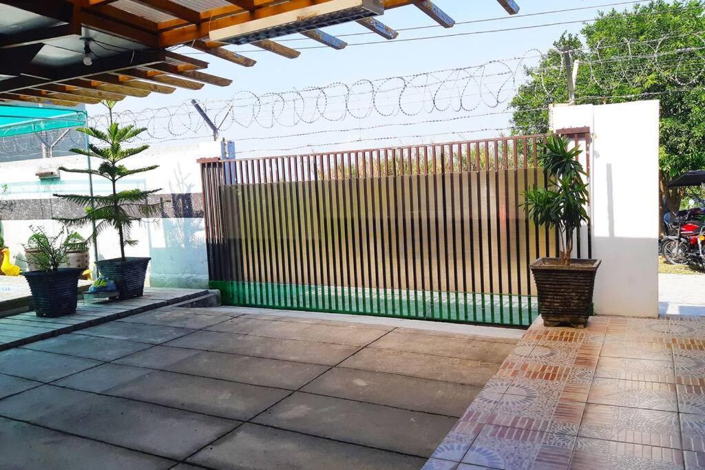 Private House W/ Swimming Pool Staycation Tarlac Tarlac City Exterior foto